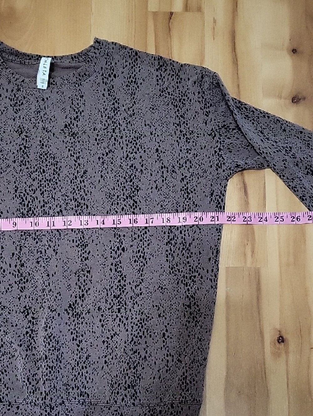 Athleta Studio to Street Splatter Animal Print Crewneck Sweatshirt Womens Small - Picture 10 of 12